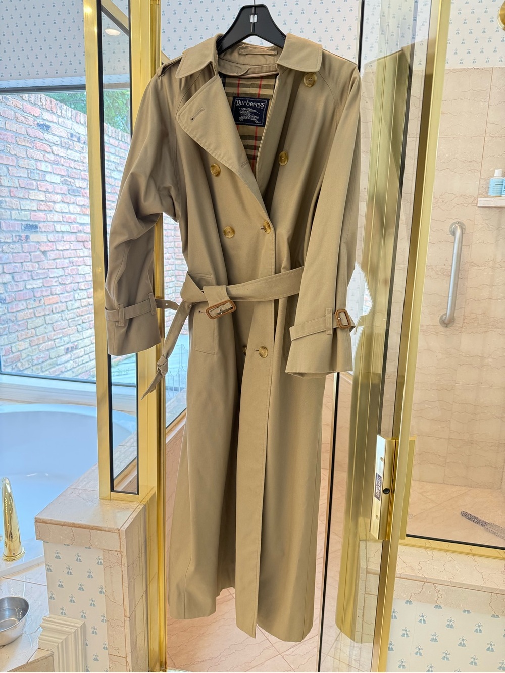 Burberrys Classic Trench in Khaki - mint condition